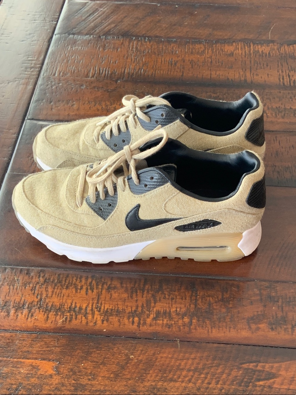 Nike Air Tan Sneakers with Black leather Accents size 8.5